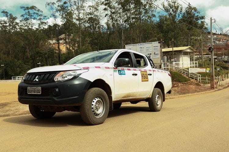 Após paralisação das obras, camionete da HTB foi vista entrando e saindo minutos depois do reassentamento. Foto Lui Pereira/Agência Primaz