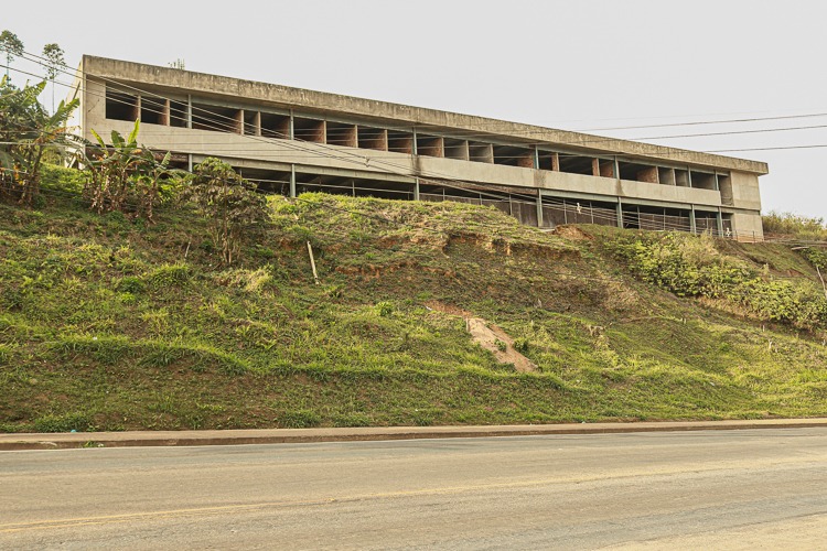 Sustentação da UPA preocupa quem passa pela Rodovia dos Inconfidentes. Foto: Lui Pereira/Agência Primaz