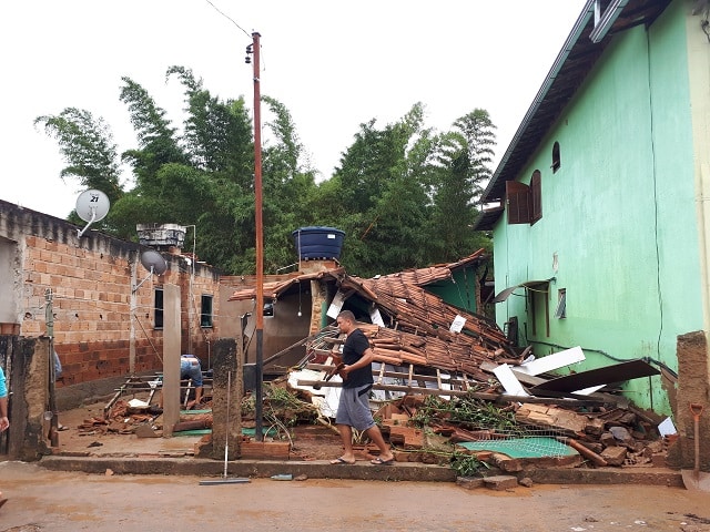 Algumas famílias perderam tudo. Foto: Marcelo Sena/Agência Primaz