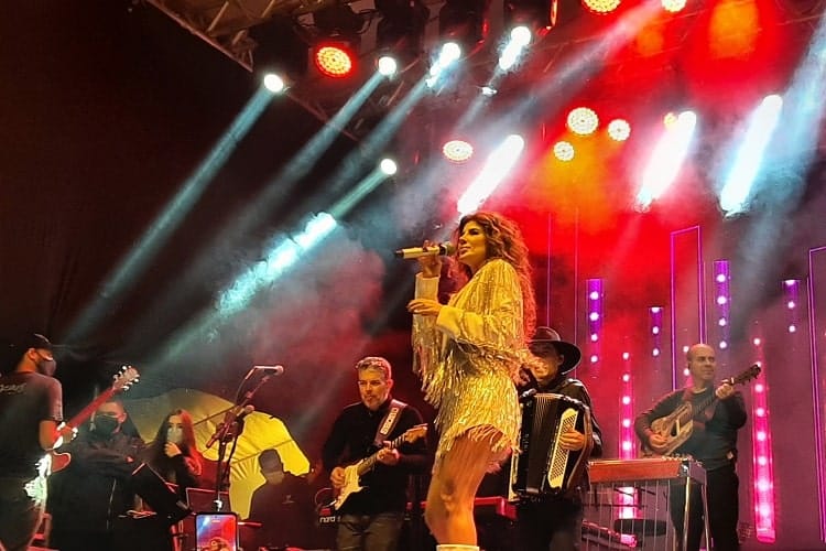 Paula Fernandes-03