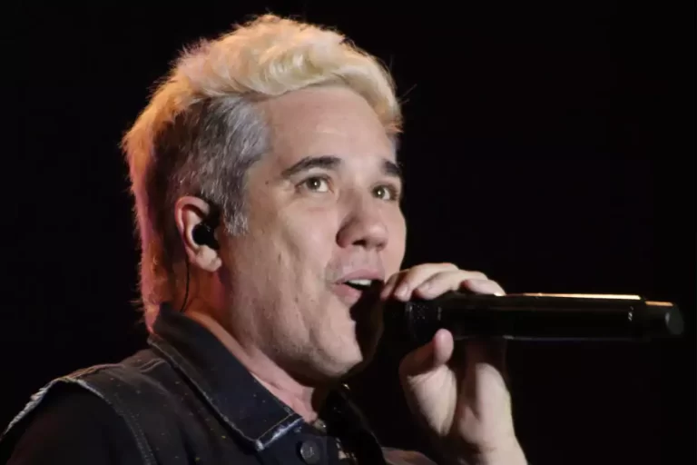 Rogério Flausino, vocalista do Jota Quest, na abertura da Expo Mariana 2022