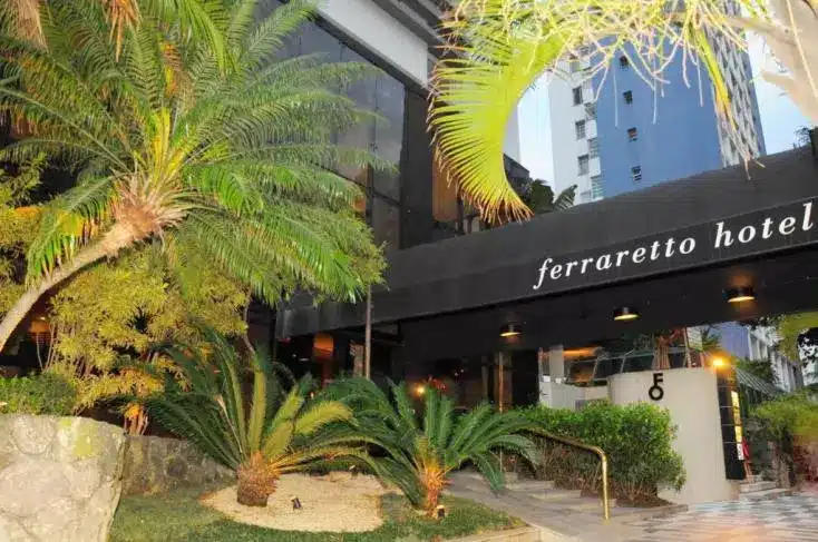 Fachada do Ferraretto Hotel, cujos gastos com hospedagens supera1 milhão de reais