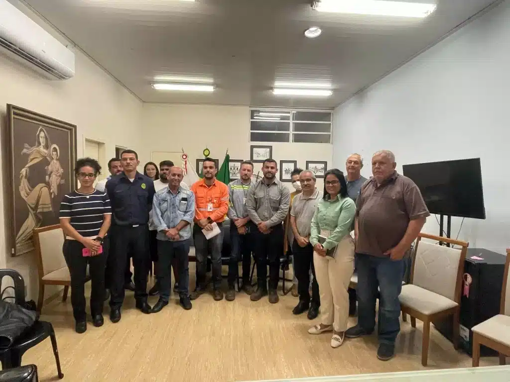 Moradores se reuniram com representantes dos poderes Executivo, Legislativo e das empresas Vale e Tecnosonda