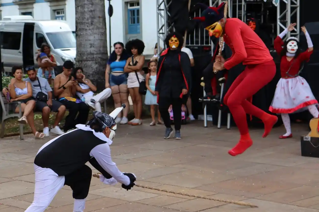 Último dia de carnaval, em Mariana, que resultou em lucro apenas razoável segundo barraqueiros e ambulantes