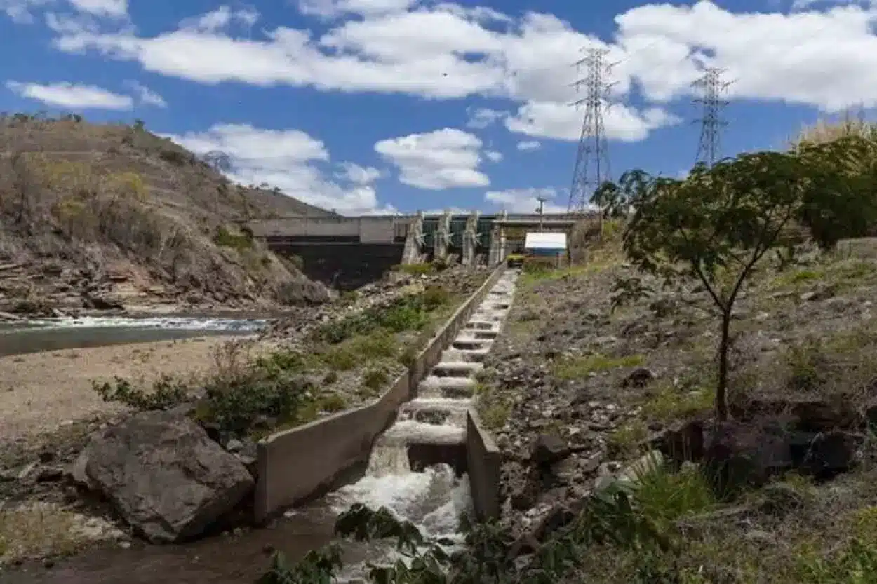 Situação da Hidrelétrica Risoleta, após o acúmulo da lama proveniente do rompimento da barragem de Fundão – Foto: Divulgação/Consórcio Candonga
