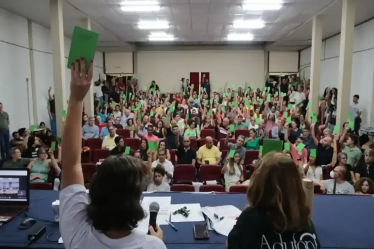 Greve dos Docentes na UFOP é aprovada com 171 votos favoráveis