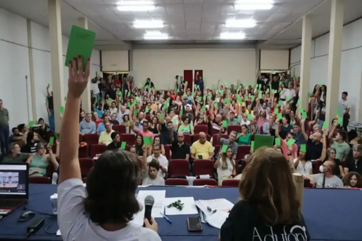 Greve dos Docentes na UFOP é aprovada com 171 votos favoráveis