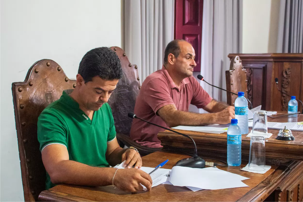 Durante o governo interino de Edson Agostinho, Manoel Douglas ocupou a vice-presidência da Câmara de Mariana