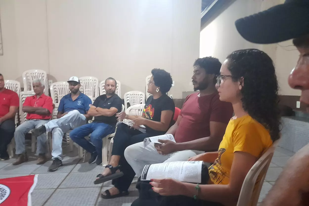 Patrícia Ramos (centro), candidata à Prefeitura de Mariana, em 2020, fez a abertura da plenária do PSTU