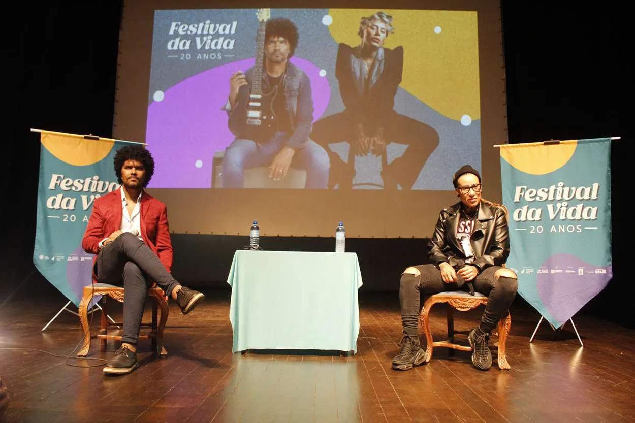 A abertura dos grandes shows do Festival da Vida foi feita pela dupla Ivan Barreto e Luana Camarah