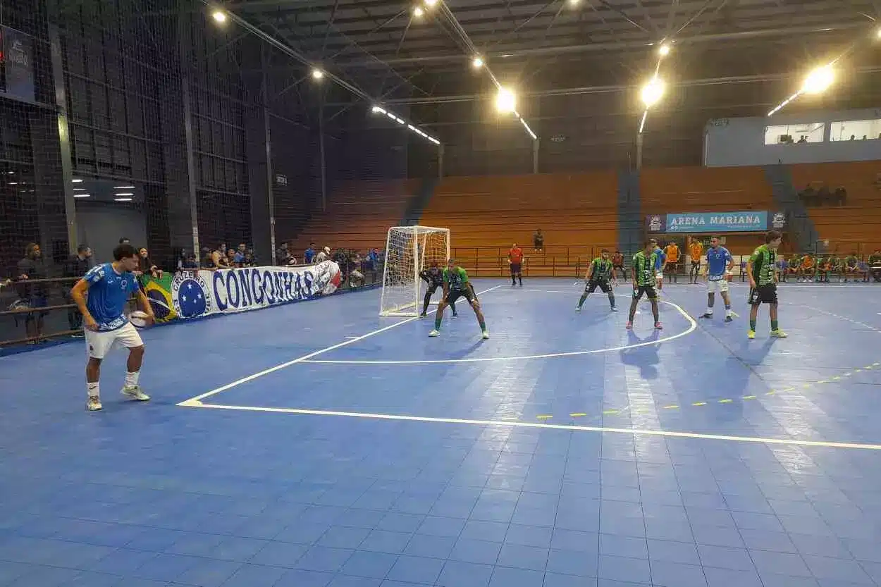 Depois do empate por 3 a 3, o América Futsal depende apenas de nova igualdade para chegar à final do Campeonato Metropolitano