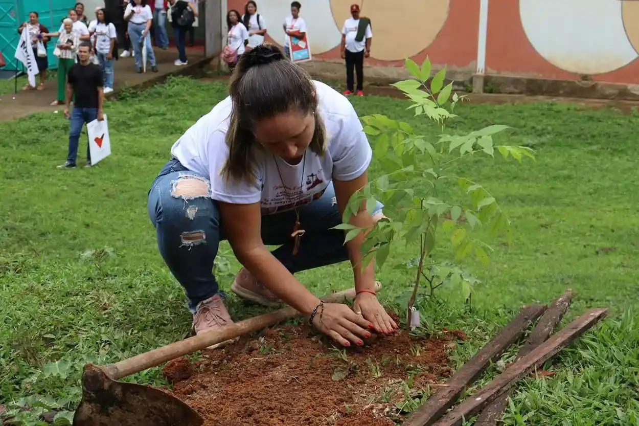 Mônica dos Santos é moradora de Bento Rodrigues e uma das líderes na comunidade