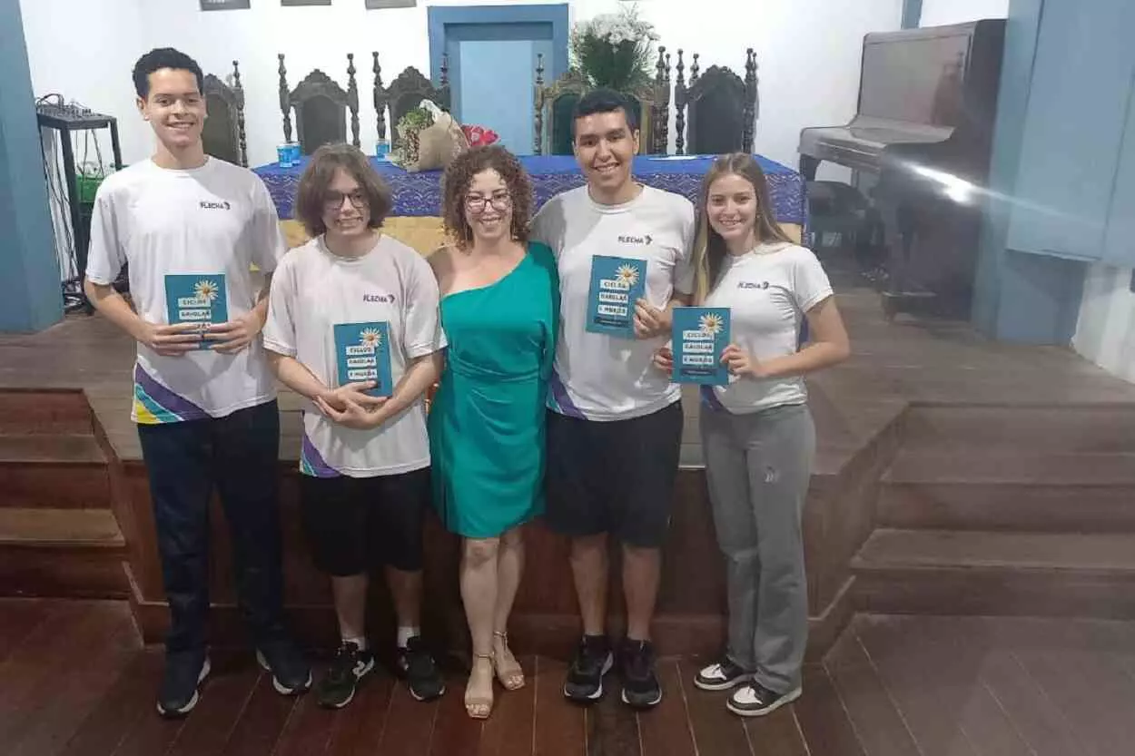 Otávio, Miguel, Mateus e Lua Clara, alunos de Giseli Barros no ensino médio