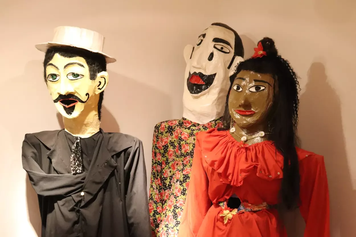 Bonecos do Bloco Zé Pereira expostos no Museu de Mariana